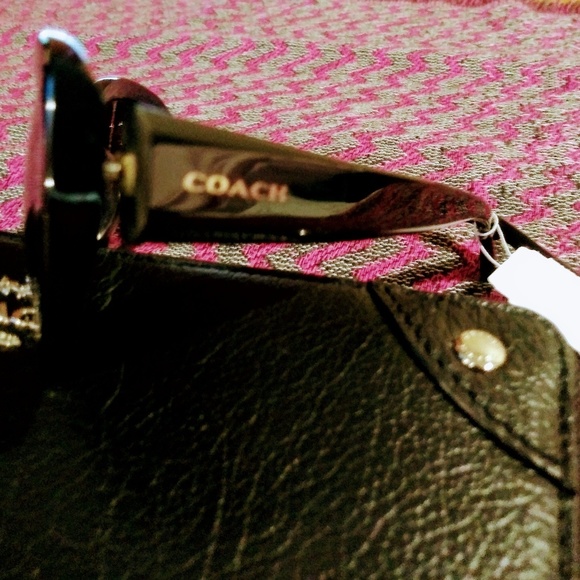 Coach Leather Wallet\Coach Sunglasses - Picture 5 of 5